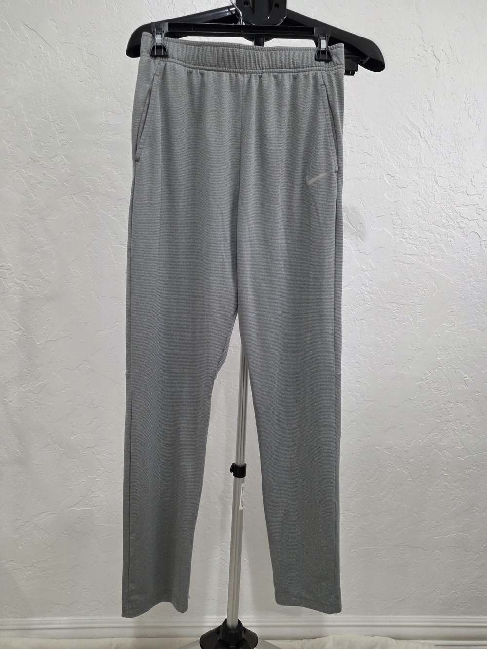 Nike Men's Gray Athletic Jogger Pants